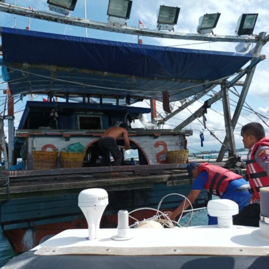 Ciptakan Sitkamtibmas di Wilayah Perairan Laut Padang Pariaman Satpolair Polres Padang Pariaman Lakukan Patroli