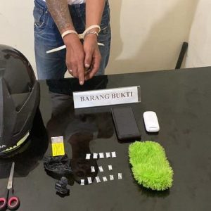 Coba Kelabui Petugas, Bandar Sabu Di Agam Ini Simpan BB Di Dalam Helm
