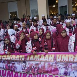 Wabup Risnawanto Lepas 192 Jemaah Umrah PT. Azra Humaira Wisata
