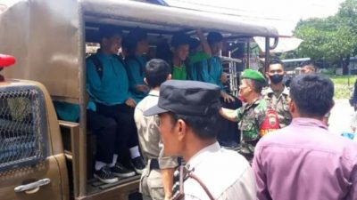 Cegah Aksi Tawuran di Kota Padang, Petugas Mengantarkan Pelajar Pulang ke Rumah Masing-masing