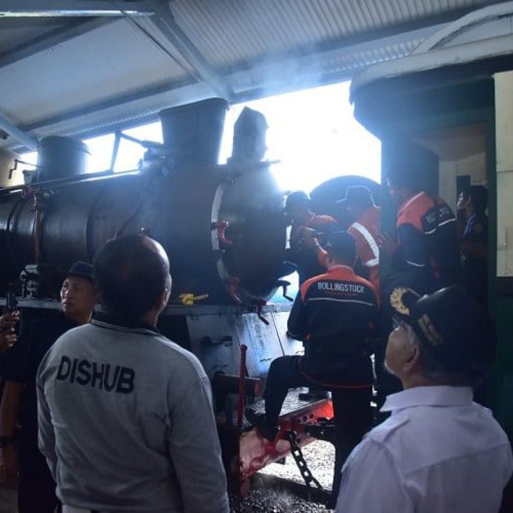 'Mak Itam' Bisa Berjalan Kembali, Jalur Rel dan Lokomotif E1060 Mulai Uji Coba, Ditargetkan Pada 1 Desember