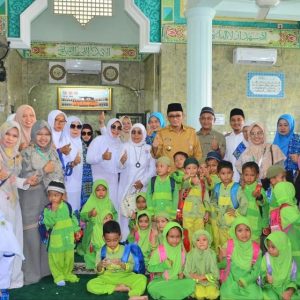 Berkantor di Kecamatan, Wako Hendri Septa Bersilaturahmi dengan Warga dan Generasi Muda di Rawang