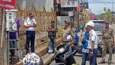Cegah Kemacetan, Tim Gabungan Lakukan Pemutusan Terhadap Empat Meteran Listrik di Jalan Aru Kota Padang