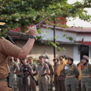 Kembali ke Kesatuan, Sekda Andree Algamar Komandoi Pasukan Penegak Perda Kota Padang