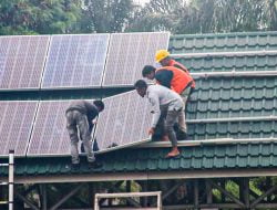 Pemkab Pasbar Terima Bantuan Pembangkit Listrik Tenaga Surya (PLTS) Rooftop dari Dirjen EBTKE Kementerian ESDM
