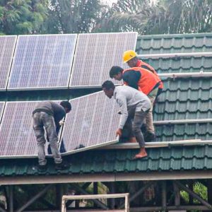 Pemkab Pasbar Terima Bantuan Pembangkit Listrik Tenaga Surya (PLTS) Rooftop dari Dirjen EBTKE Kementerian ESDM