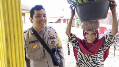 Bhabinkamtibmas Kelurahan Bungus Selatan Kec. Bungus Teluk Kabung Bripka Felmin Anggi Perkuat Silaturahmi dengan Masyarakat