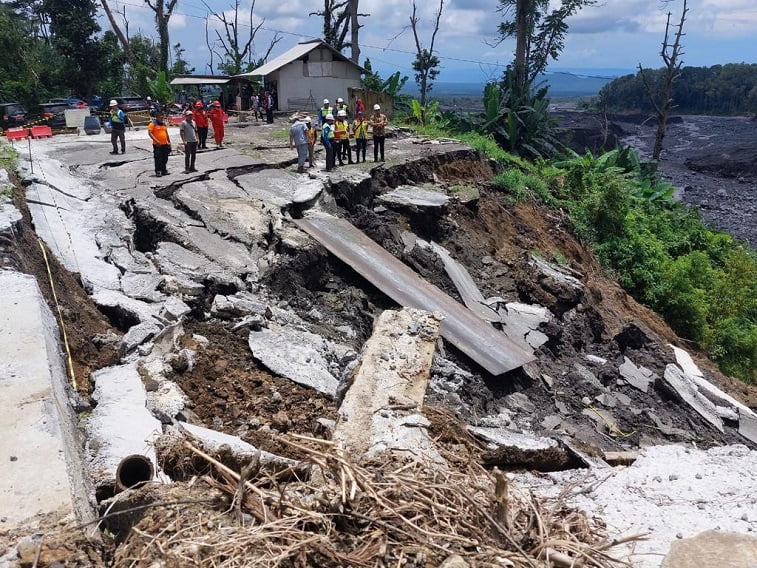 Curah Hujan Tinggi di Lumajang, Jalur Piket Nol Dekat Jembatan Gladak Perak Amblas