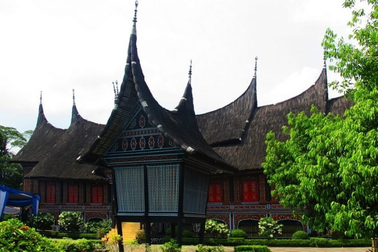 Gadang gonjong Sibak Baju