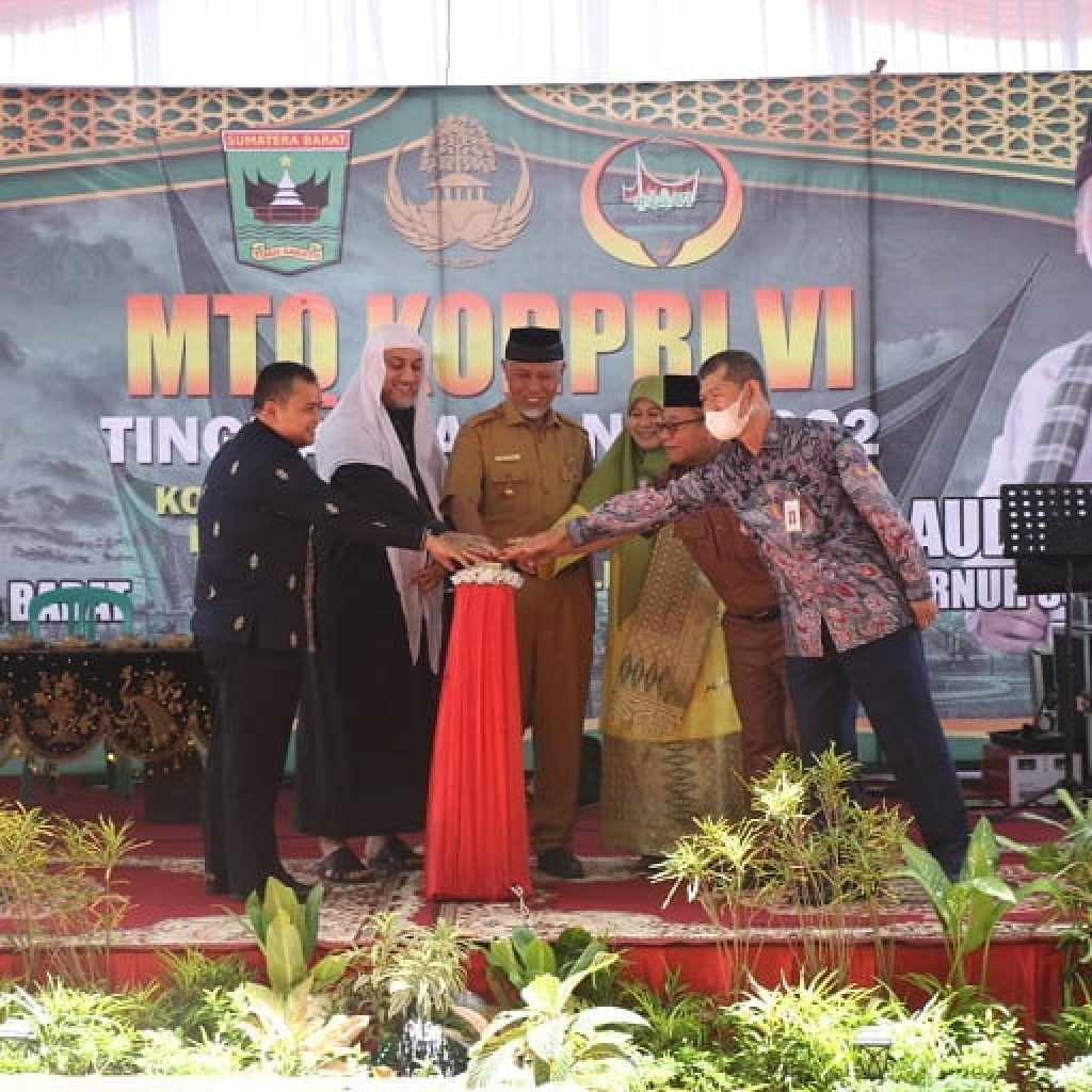 Penekanan Tombol Sirine oleh Gubernur Sumbar Tandai Dibukanya Pameran MTQ Korpri ke-VI