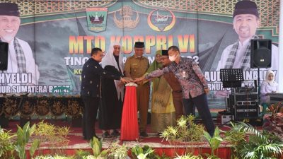 Penekanan Tombol Sirine oleh Gubernur Sumbar Tandai Dibukanya Pameran MTQ Korpri ke-VI