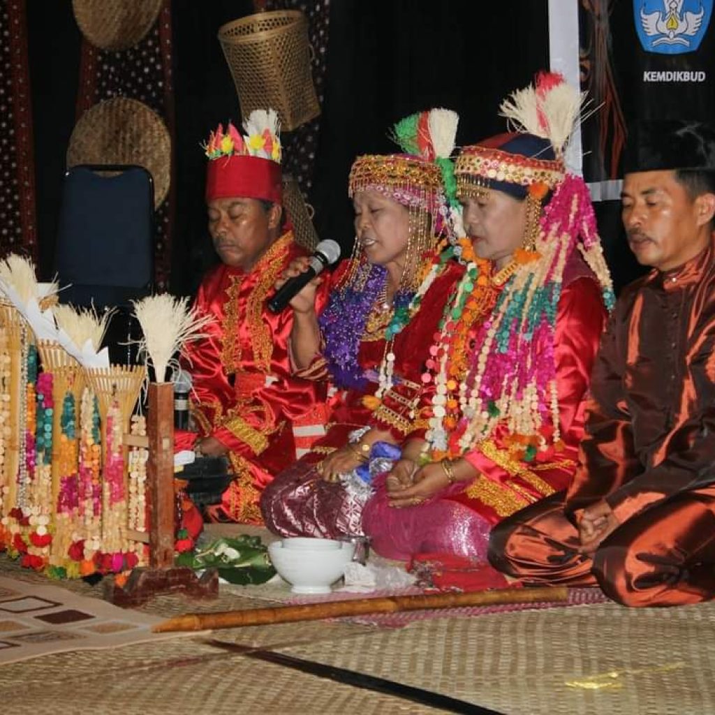 Makna Filosofis Tutup Kepala (Tengkuluk) Wanita Suku kerinci