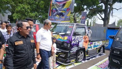 Ratusan Mobil Modifikasi Hadir di Kota Batusangkar