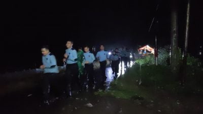 14 orang Pegawai Lapas Kelas III Talu Menjalani Tradisi Pembaretan - Kegiatan Penutupan Akhir Tahun 2022