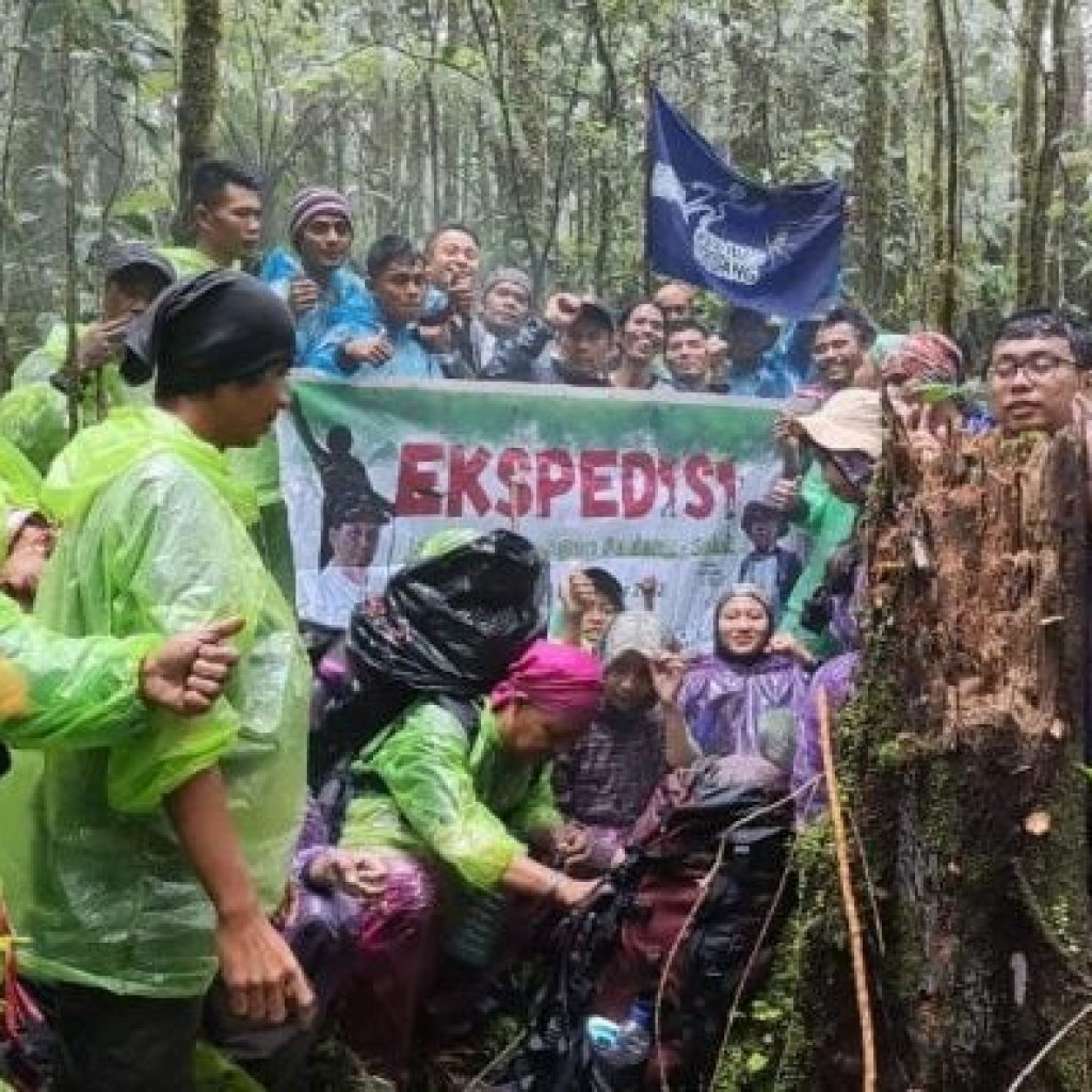 PERJALANAN, rombongan Ekspedisi Padang – Solok yang melibatkan 35 orang, selama menempuh rute perjalanan lima hari, lima malam, menyisakan banyak temuan yang menjadi catatan.