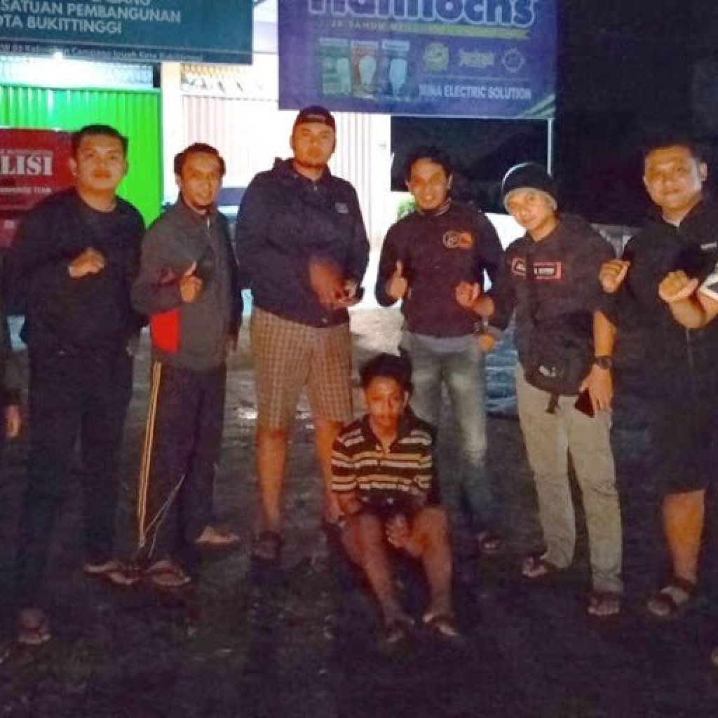 Dua Tersangka Membacok Warga yang Mengusir Gerombolan Tawuran Berhasil diamankan Unit Reskrim Polsek Koto Tangah - salingkamedia