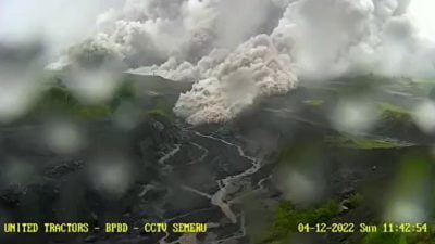 Gunung Semeru Naik Status Menjadi Level IV (Awas)