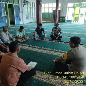 Jumat Curhat Polsek Bungus, Panit II Reskrim, Kanit Provos dan Anggota Bhabinkamtibmas Datangi Dan Dengar Keluhan Warga di Mesjid Syarif Cindakir