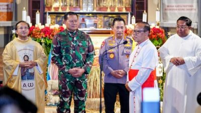 Kapolri Bersama Panglima TNI Tinjau Misa Natal 2022