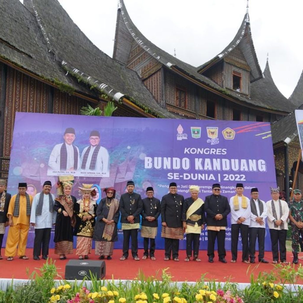 Kongres Bundo Kanduang se Dunia Tahun 2022 dengan tema “Penguatan Jati Diri Perempuan Minangkabau dalam menghadapi Tantangan Zaman”