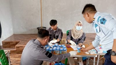 Lembaga Pemasyarakatan (Lapas) Terbuka Kelas IIB Pasaman melakukan Tes Urine kepada Seluruh Petugas dan Warga Binaan