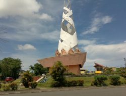 Historical Tugu Tigo Tungku Sajarangan atau Tugu Simpang Haru Kota Padang