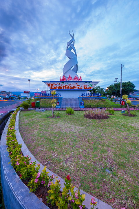 Mengenal Tugu Tigo Tungku Sajarangan atau Tugu Simpang Haru Kota Padang - gambar 2