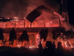 SMKN 2 Pariaman Terbakar, 8 Unit Damkar dan Diduga Akibat Korsleting Listrik