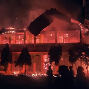 SMKN 2 Pariaman Terbakar, 8 Unit Damkar dan Diduga Akibat Korsleting Listrik