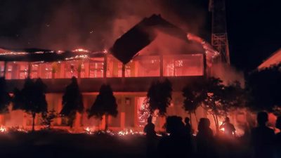 SMKN 2 Pariaman Terbakar, 8 Unit Damkar dan Diduga Akibat Korsleting Listrik