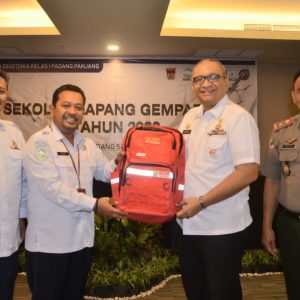 Sekda Andree Algamar Buka Kegiatan Sekolah Lapang Gempa Bumi di Kota Padang