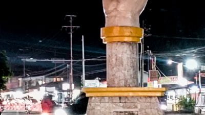 Tugu Simpang Tinju Kota Padang