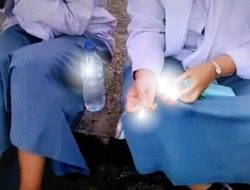 Diduga Saat Bolos Sekolah Dua Siswi yang Sambil Hisap Rokok Diamankan Petugas Satpol PP Padang
