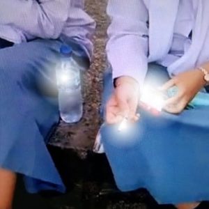 Diduga Saat Bolos Sekolah Dua Siswi yang Sambil Hisap Rokok Diamankan Petugas Satpol PP Padang