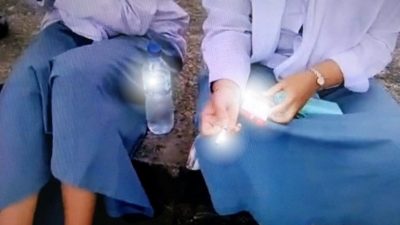 Diduga Saat Bolos Sekolah Dua Siswi yang Sambil Hisap Rokok Diamankan Petugas Satpol PP Padang
