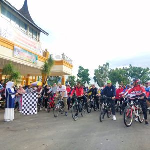 Wujudkan Pasbar Sehat dan Meriahkan Hari Jadi Pasbar ke-19, Pemda Pasbar Gelar Sepeda Santai Bertabur Door Prize