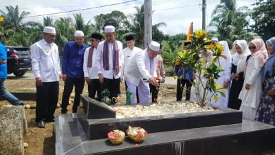 Jelang HUT Pasbar ke-19, Pemerintah Daerah Ziarah ke Makam Kepala Daerah dan Ulama Pasbar