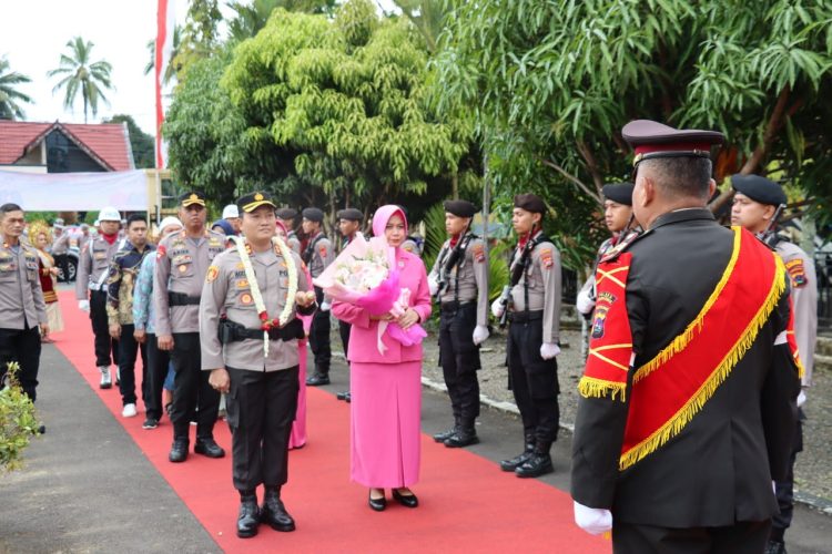Kegiatan Pisah Sambut Kapolres Pasaman Barat Berlangsung Haru