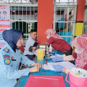 Petugas dan Warga Binaan Lapas Kelas III Talu Gelar Donor Darah Massal