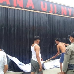 Rumah Hantu Wahana Uji Nyali Tema Pengabdi Setan di Kota Padang diperiksa Satpol PP
