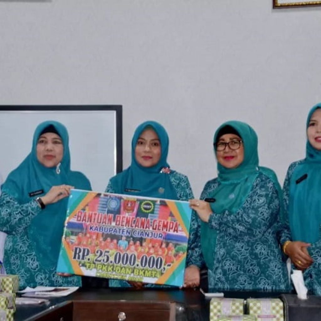 TP PKK dan BMKT Kabupaten Agam Salurkan Bantuan Bencana Gempa Cianjur Secara Virtual