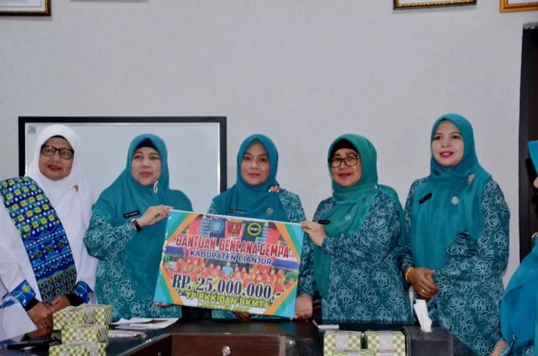 TP PKK dan BMKT Kab. Agam Salurkan Bantuan Bencana Gempa Cianjur Secara Virtual TP PKK dan BMKT Kab. Agam Salurkan Bantuan Bencana Gempa Cianjur Secara Virtual