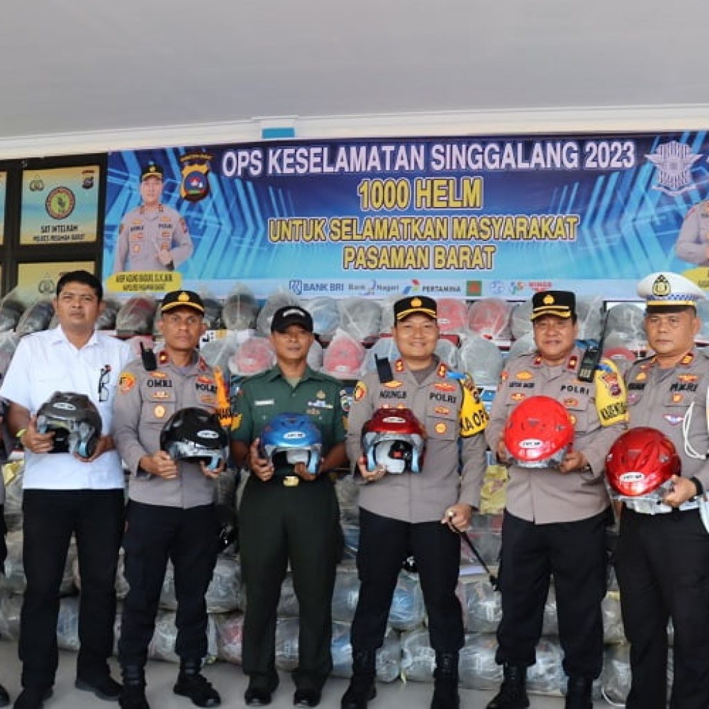 1000 Helm Dibagikan Polres Pasaman Barat Dalam Operasi Patuh Singgalang 2023