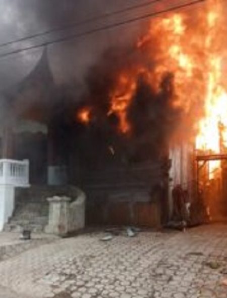 9 Unit Rumah Kebakaran di Kinari Solok dan diantaranya Rumah Gadang