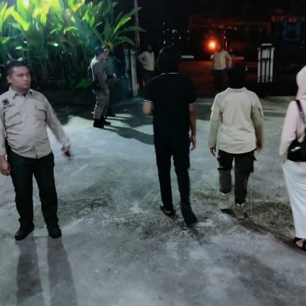 Diduga Tidur Sekamar, Tiga Pasangan Tanpa Ikatan Pernikahan Terjaring oleh Satpol PP Padang