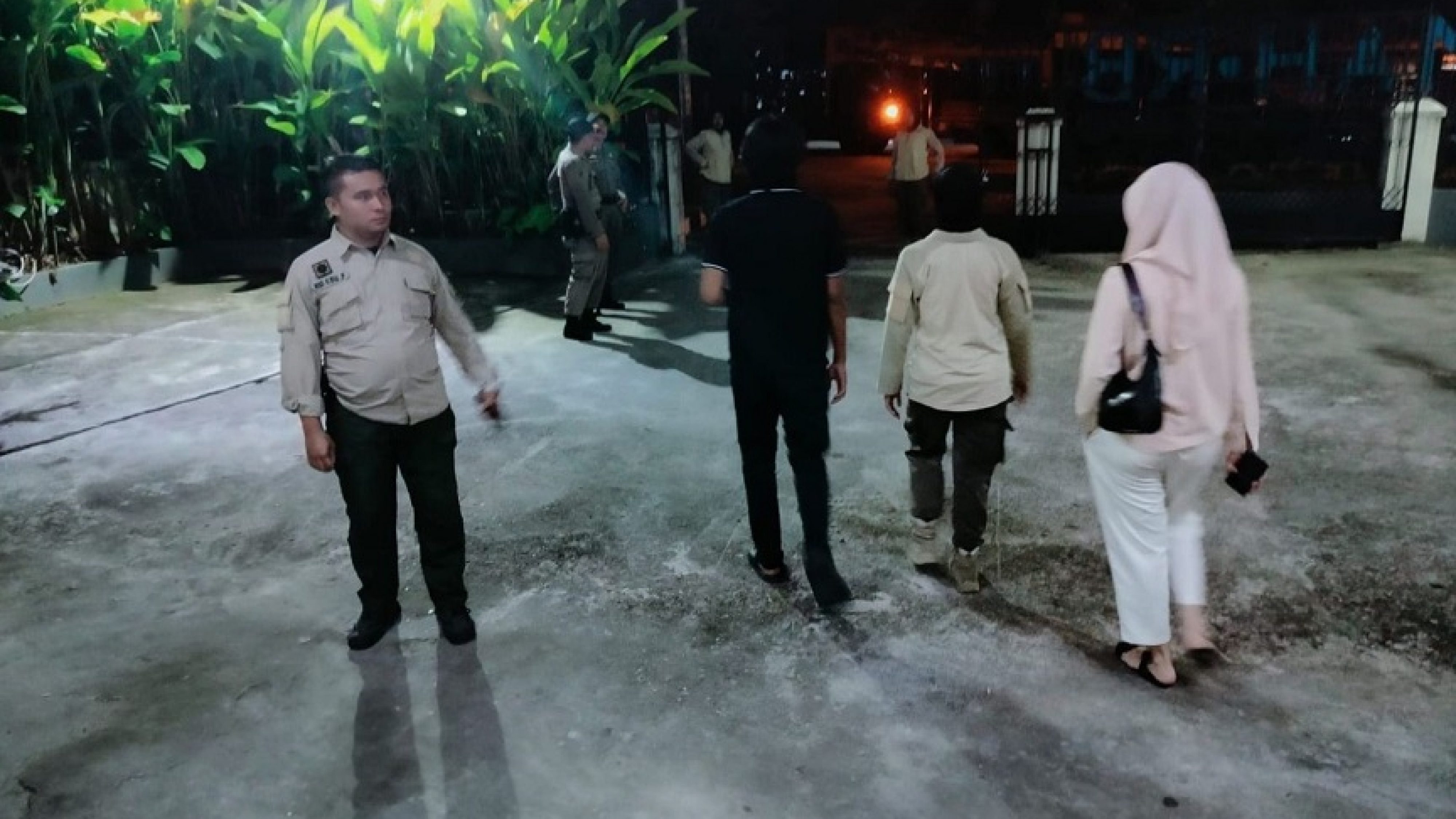 Diduga Tidur Sekamar, Tiga Pasangan Tanpa Ikatan Pernikahan Terjaring oleh Satpol PP Padang