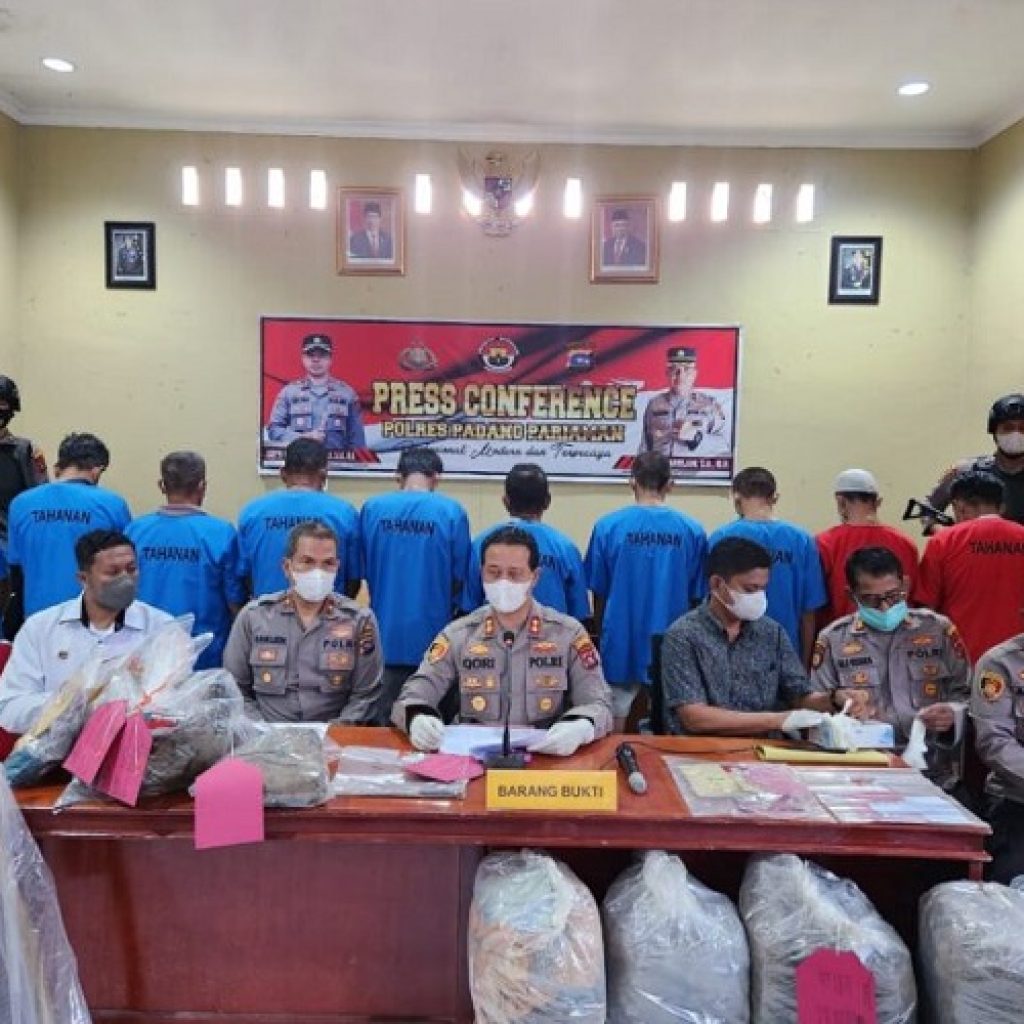 Kapolres Padang Pariaman Pimpin Press Conference dengan Ungkap 4 Kasus Berbeda
