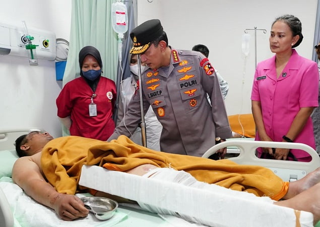 Kapolri Pastikan Penanganan Maksimal Kapolda Jambi dan Rombongan di RS Bhayangkara Kapolri Pastikan Penanganan Maksimal Kapolda Jambi dan Rombongan di RS Bhayangkara