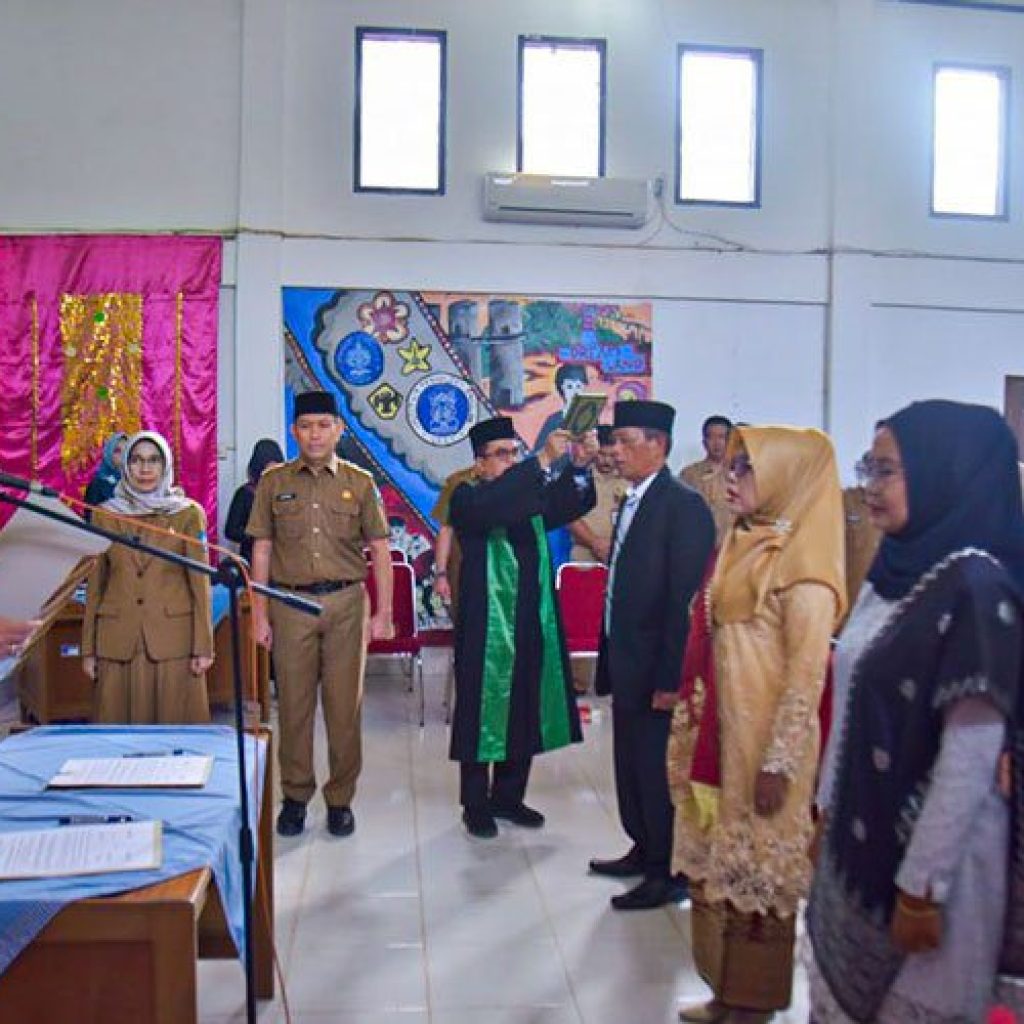 Lantik Delapan Kepala Sekolah, Wali Kota Sawahlunto Ajak Kejar 'Ketertinggalan' Pendidikan Karena Pandemi