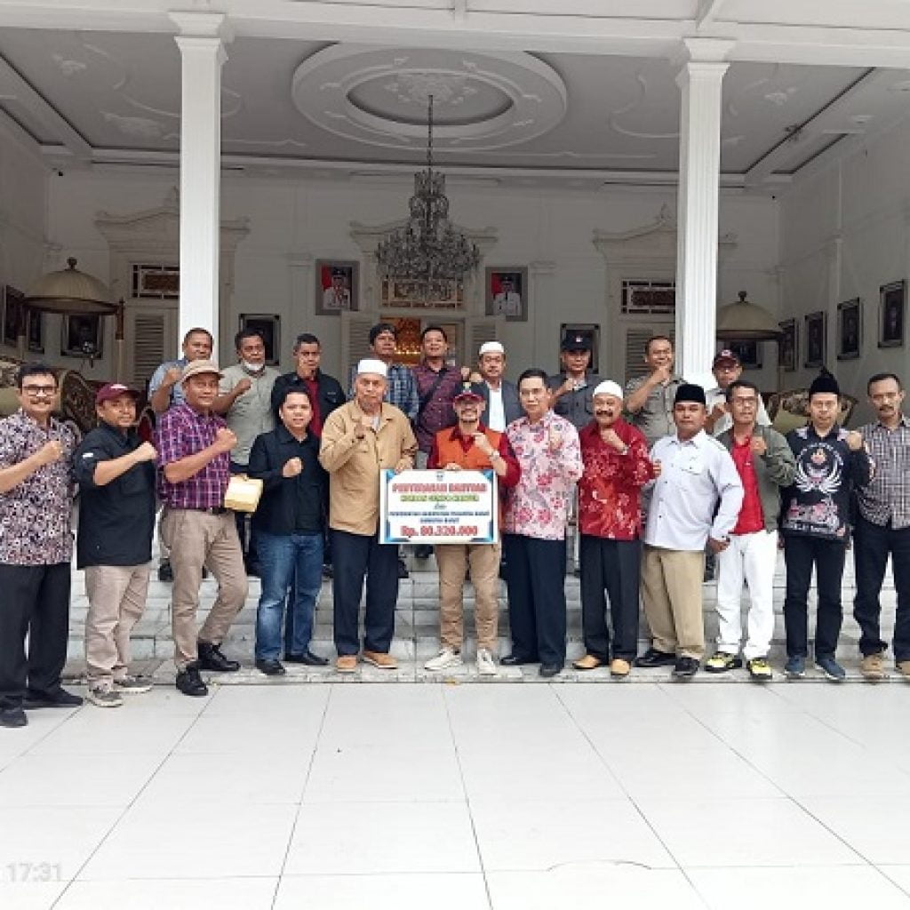 Peduli Gempa Cianjur, Bupati Pasaman Barat Hamsuardi Kunjungi dan Serahkan Bantuan